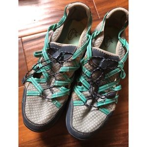 Chacos sandal/shoe for women waterproof
